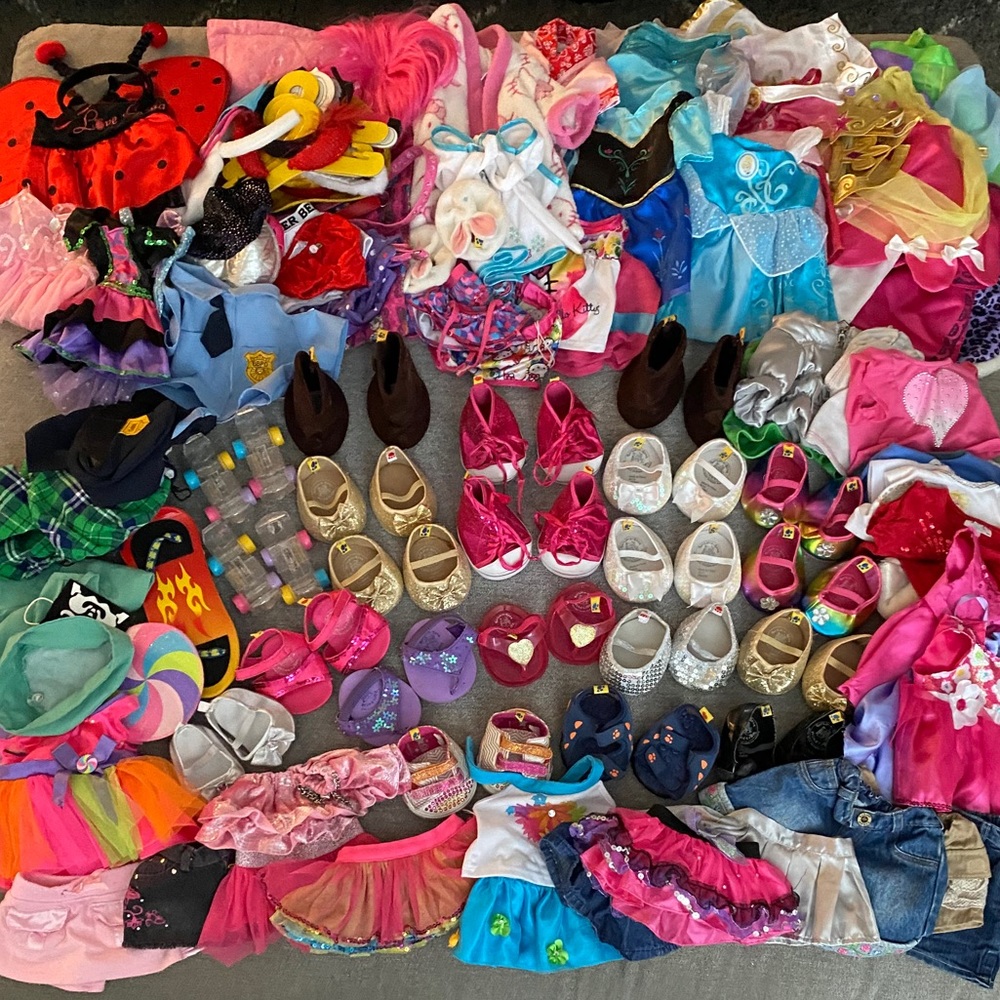 Huge Build-A-Bear lot over 130 pieces!!!
